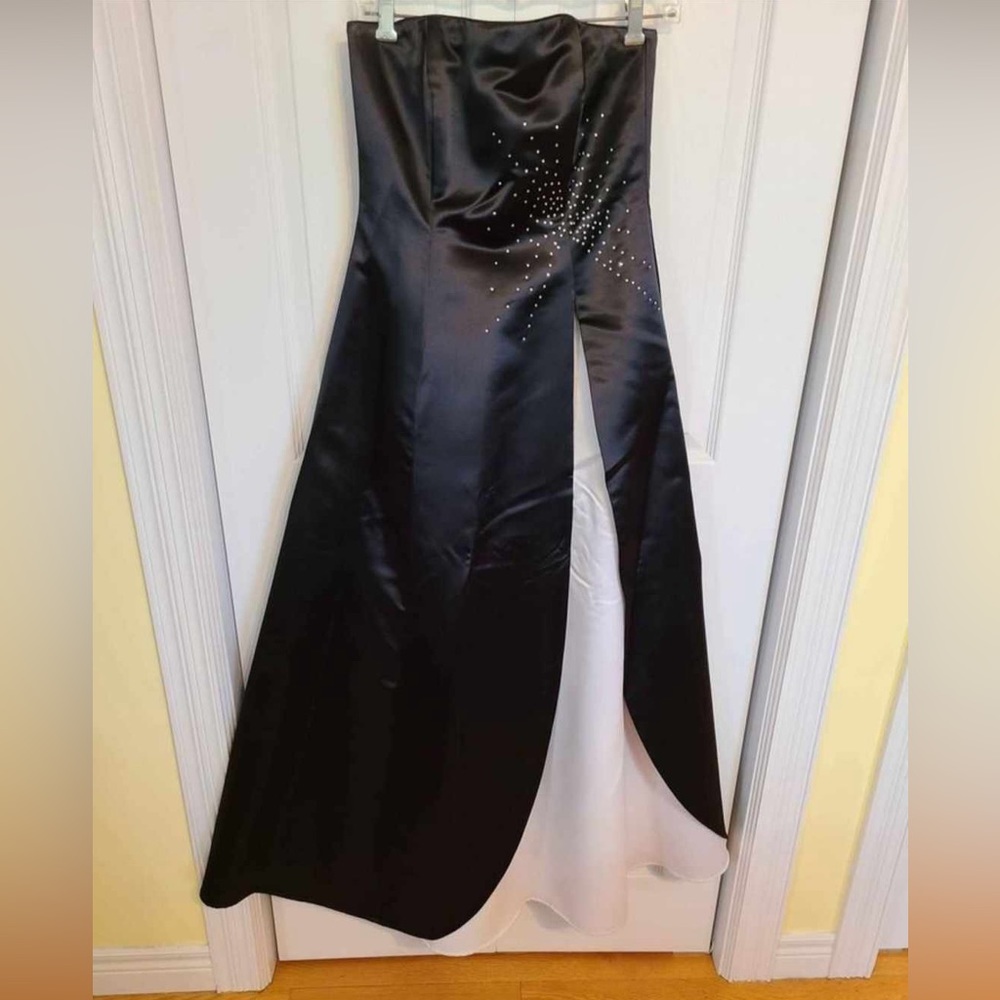 🌟Black and White Strapless Prom/Formal Dress Size 4